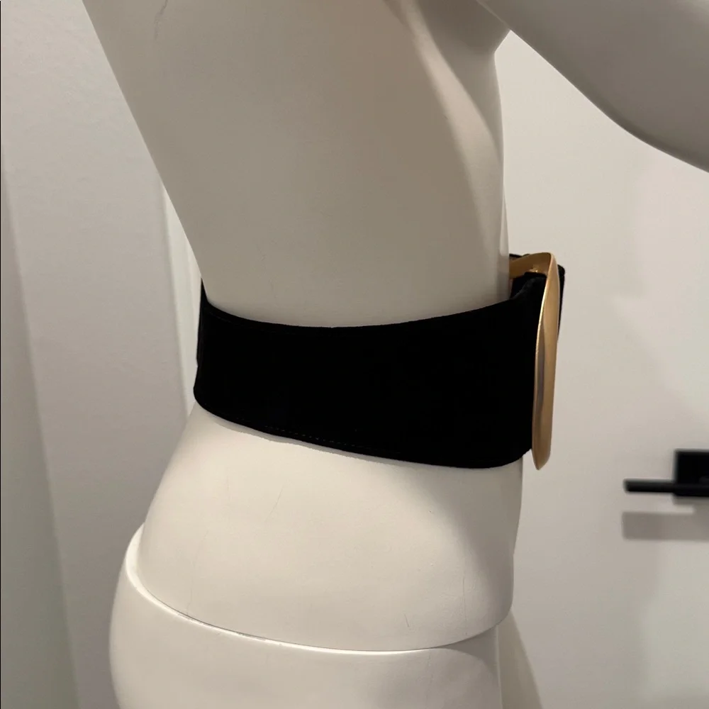 Vintage Donna Karan wide black suede belt with a large gold-tone buckle - Picture 2 of 12
